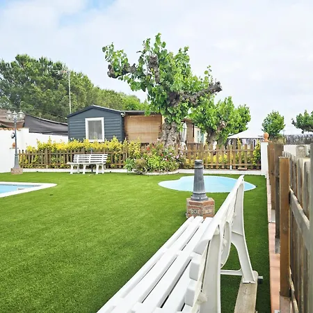 Bungalow In Canet De Mar Near Scenic Beach Nyaraló